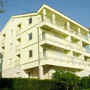 https://apartments-petricevic.primorje-gorskikotar.com