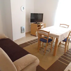 https://apartments-petricevic-2.primorje-gorskikotar.com